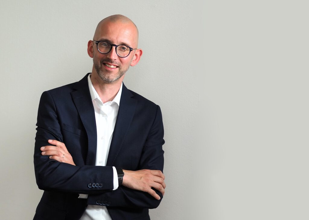 Hörgeräte kaufen in der Nähe von Sittensen. Portrait von Hörakustiker Alexander Jarchow